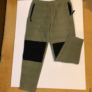 Warm fleece/nylon winter pants. Size large, used. Great for skiing and hiking!